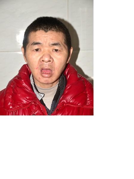 流浪人员平党恩照片，让爱回家