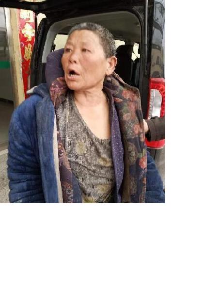 流浪人员无名女（建设路2.20）照片，让爱回家