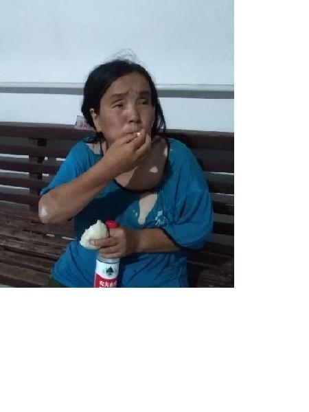 流浪人员付玲玲照片，让爱回家