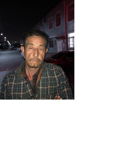 流浪人员靳小红照片，让爱回家
