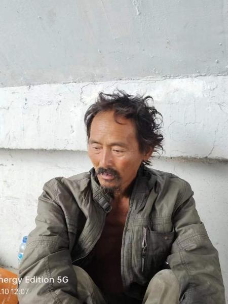 流浪人员陆克才照片，让爱回家