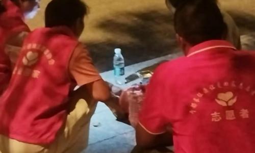 深夜暖心事：志愿者 + 救助站联手，帮流浪女子找到家！