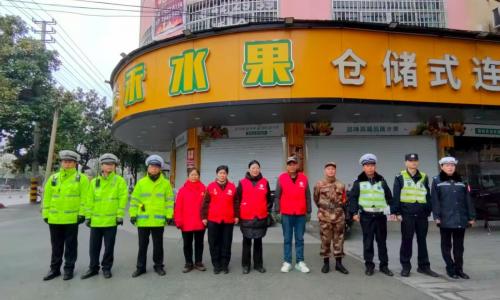 临川红十字让爱回家志愿者协会：坚守创文执勤岗 志愿红点亮文明路