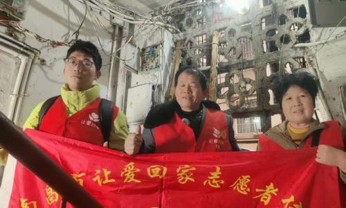 楼道灯复明记:春节前夕 “让爱回家”点亮回家路