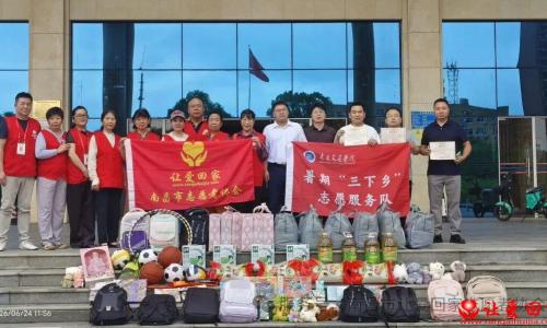 爱心助学暖人心！南昌市让爱回家志愿者协会受邀参加南昌交通学院公益捐赠仪式