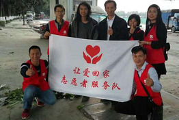 四处奔波寻亲无果，志愿者助相聚塘厦