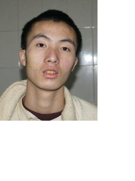 流浪人员郴谢一照片，让爱回家
