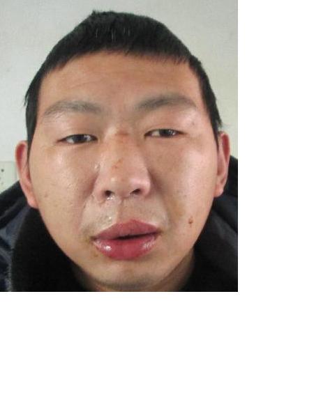 流浪人员王飞照片，让爱回家