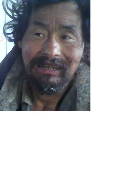 流浪人员老马照片，让爱回家
