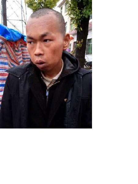 流浪人员彭清照片，让爱回家
