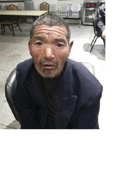 流浪人员魏兰刚照片，让爱回家