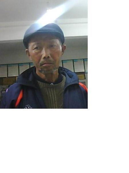 流浪人员杨启发照片，让爱回家