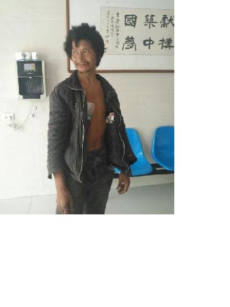 流浪人员男无名氏52照片，让爱回家