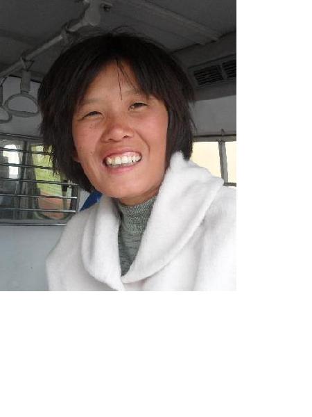 流浪人员无名女照片，让爱回家