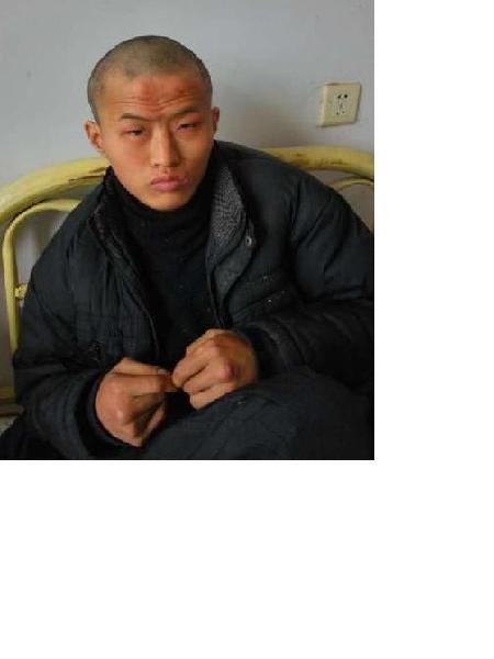 流浪人员杨勇照片，让爱回家