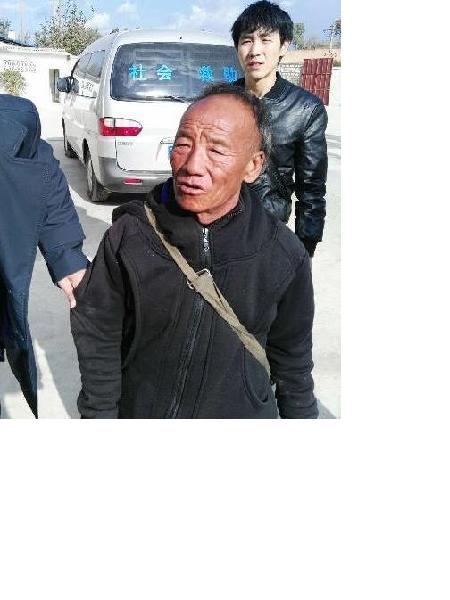 流浪人员王友明照片，让爱回家