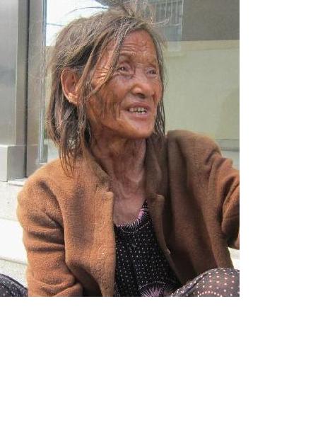 流浪人员无名女217号照片，让爱回家