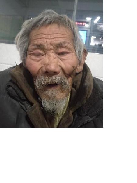 流浪人员吴小招照片，让爱回家