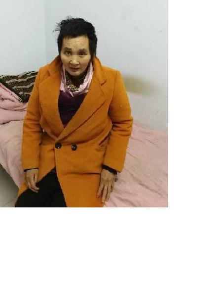 流浪人员无名女士照片，让爱回家
