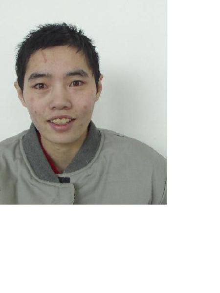 流浪人员荣二妮照片，让爱回家
