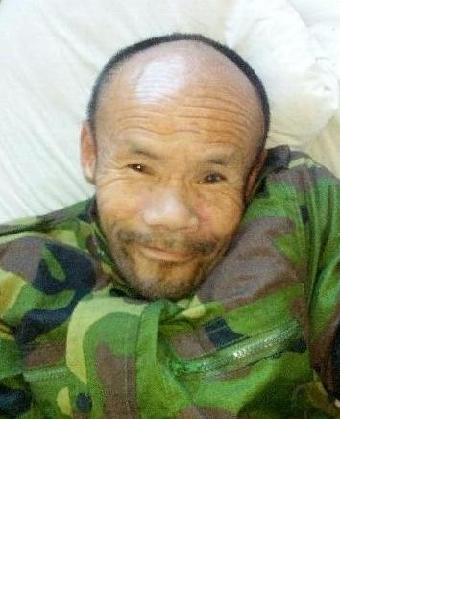 流浪人员邓文阁照片，让爱回家