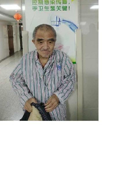 流浪人员警男161229照片，让爱回家