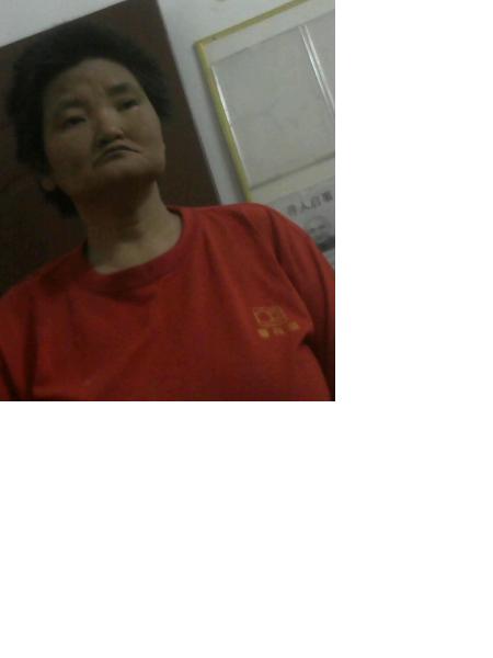 流浪人员无名女照片，让爱回家
