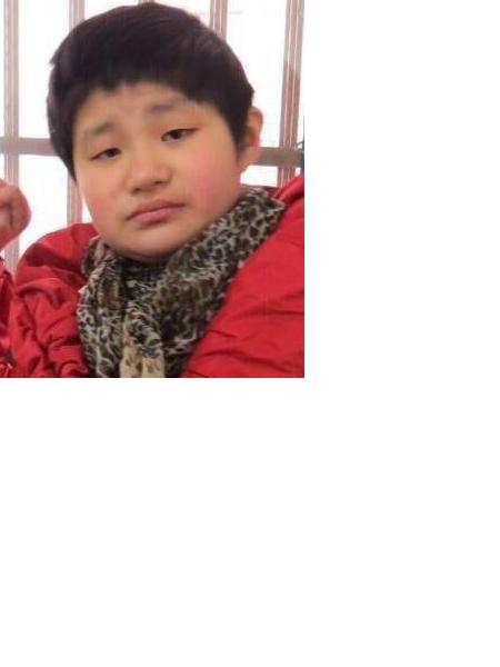 流浪人员小姑娘照片，让爱回家