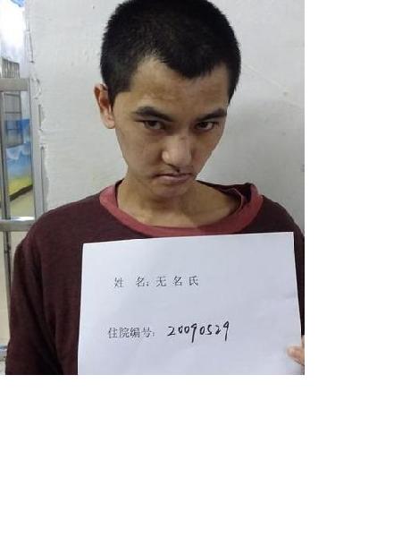 流浪人员康德阳照片，让爱回家