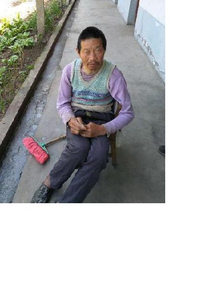流浪人员梅友民照片，让爱回家