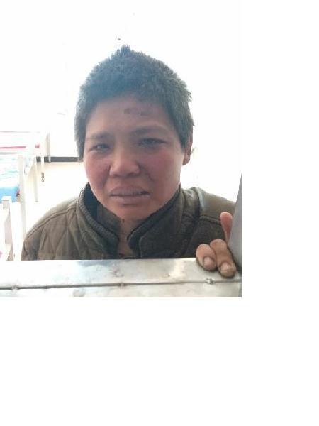 流浪人员无名女照片，让爱回家