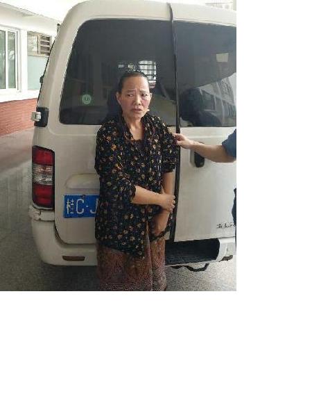 流浪人员救助女170524照片，让爱回家
