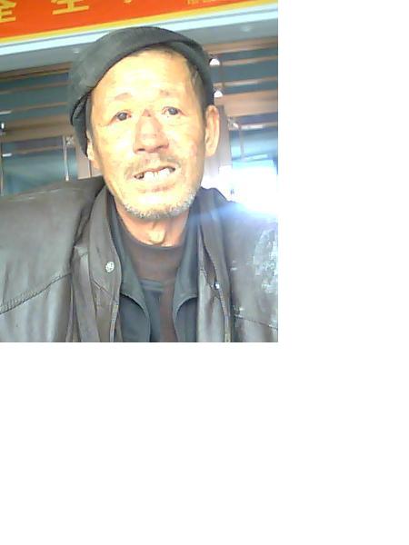 流浪人员吕成久照片，让爱回家