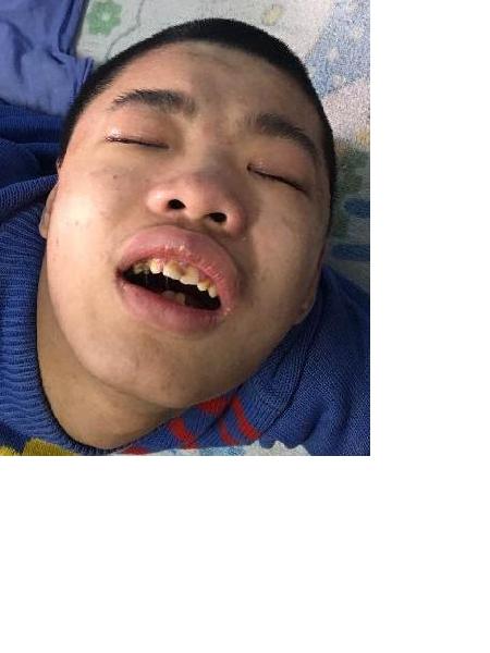 流浪人员伟伟照片，让爱回家