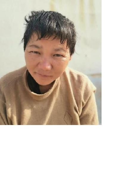 流浪人员精神女（临涧）照片，让爱回家