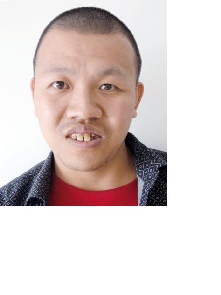 流浪人员胡军照片，让爱回家