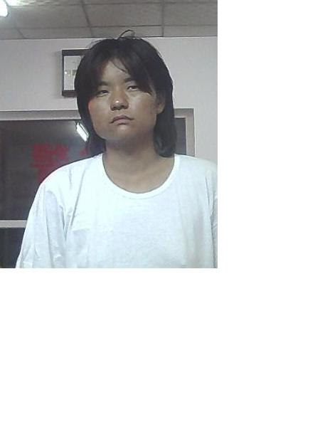 流浪人员倪妮照片，让爱回家