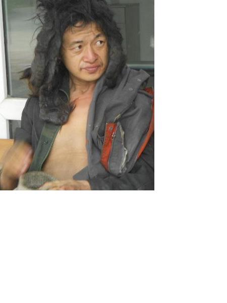 流浪人员苟庆祥照片，让爱回家