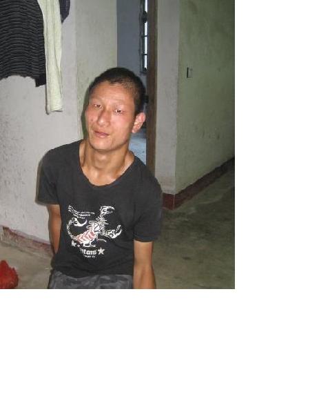 流浪人员曾兵兵照片，让爱回家