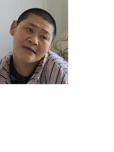 流浪人员殷娇照片，让爱回家