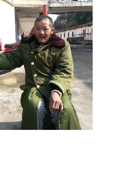 流浪人员修铜流浪照片，让爱回家
