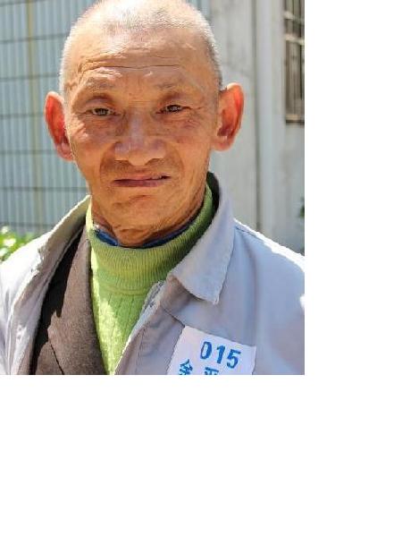 流浪人员余平照片，让爱回家