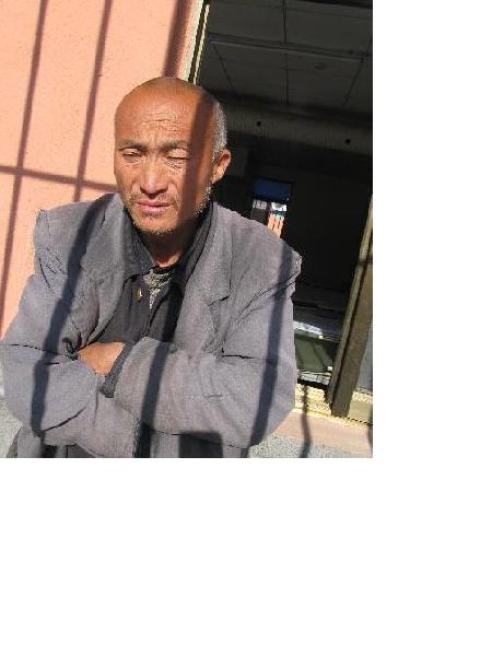 流浪人员无名氏28照片，让爱回家