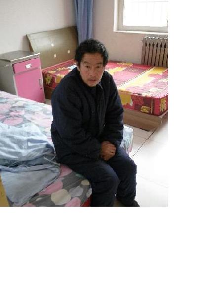 流浪人员杨英胜（化名）照片，让爱回家