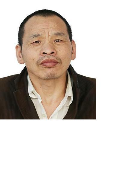 流浪人员陈伟俊照片，让爱回家