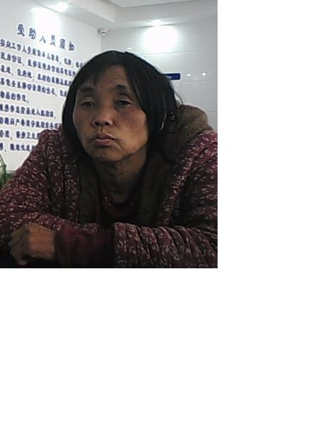 流浪人员罗女生照片，让爱回家