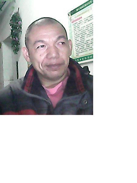 流浪人员救助男韦天强照片，让爱回家