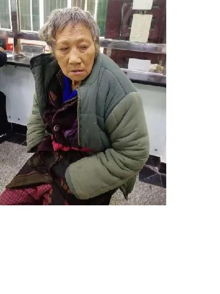 流浪人员无名女照片，让爱回家