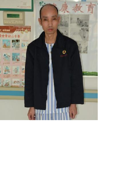 流浪人员桥头男照片，让爱回家