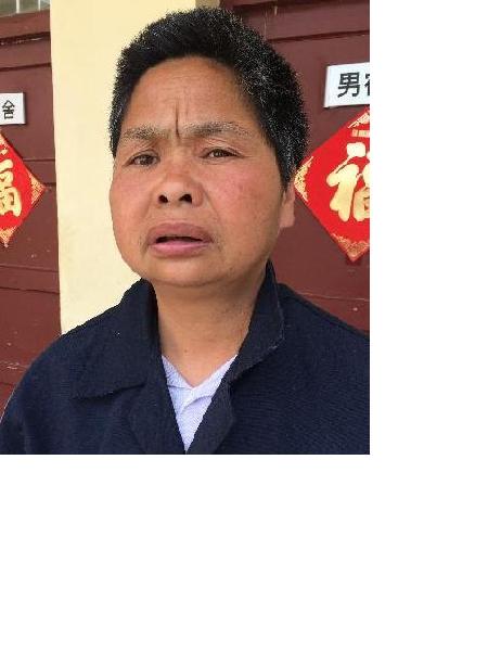 流浪人员李小红（站）照片，让爱回家